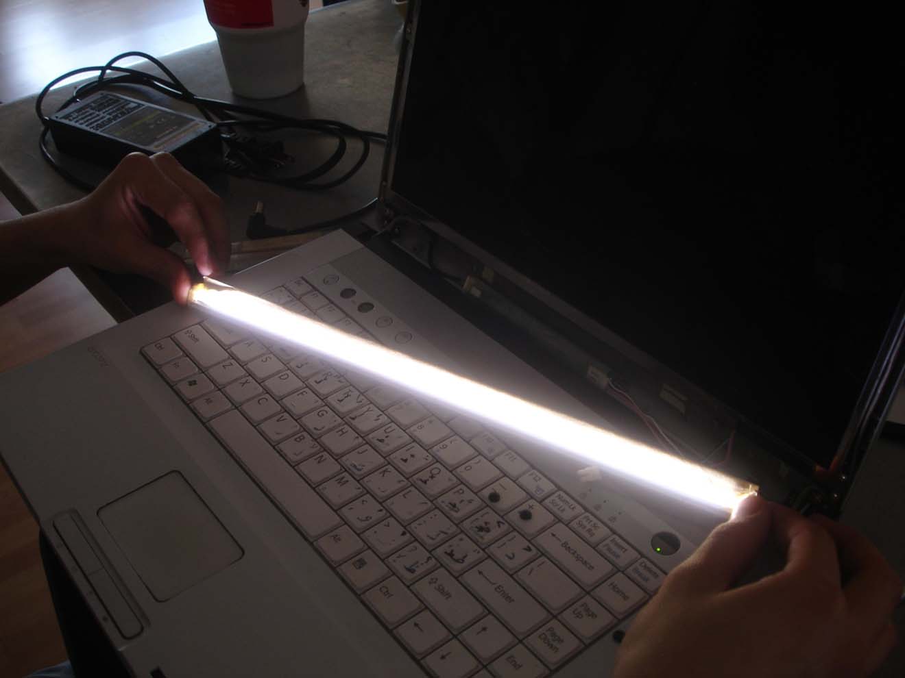 Замена и ремонт подсветки экрана ноутбука в Омске